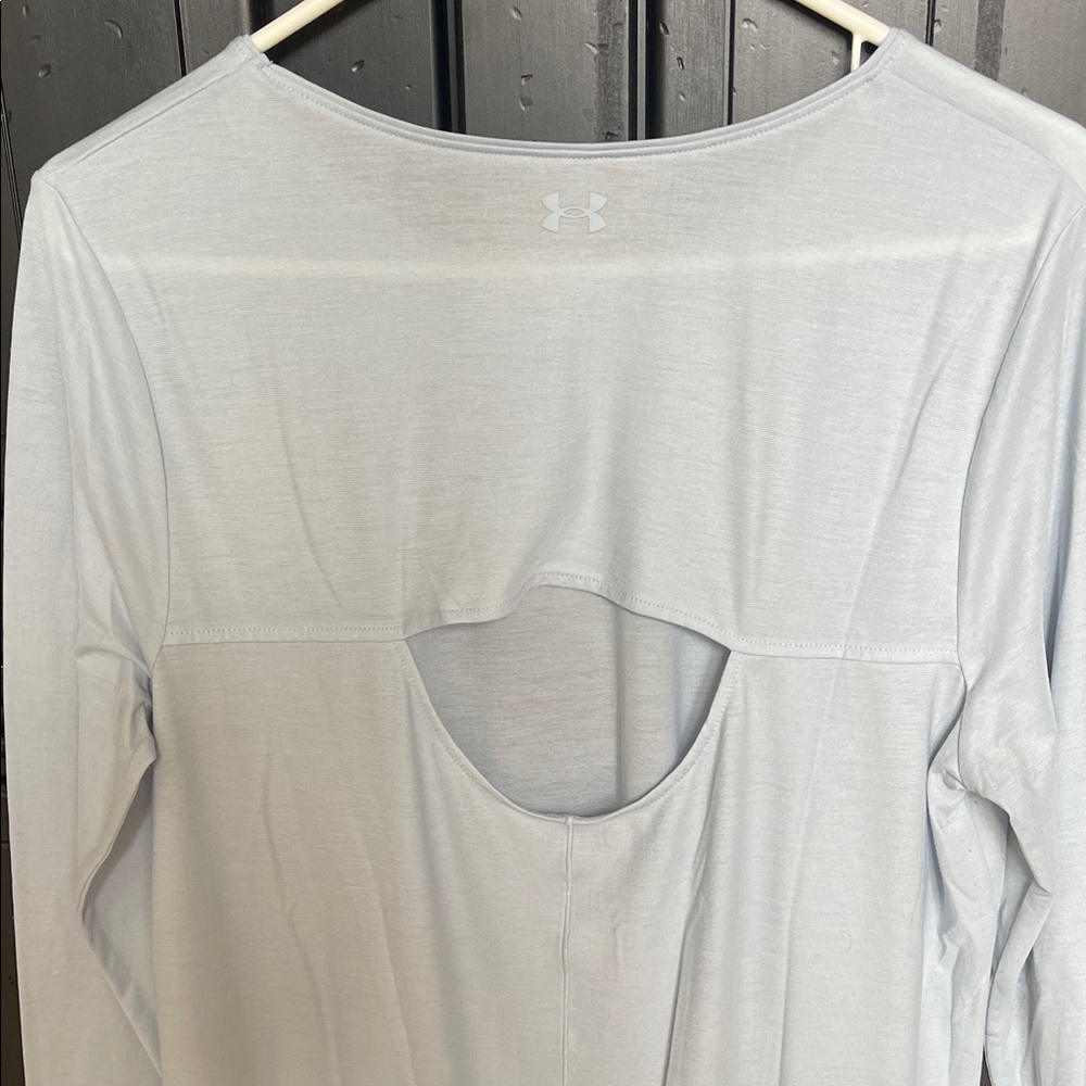 Under Armour woman’s light weight open back tee size Large